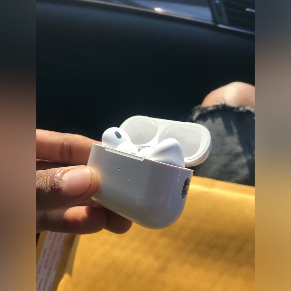 New Apple AirPod Pro 2nd Generation with chartering case & charger !!
